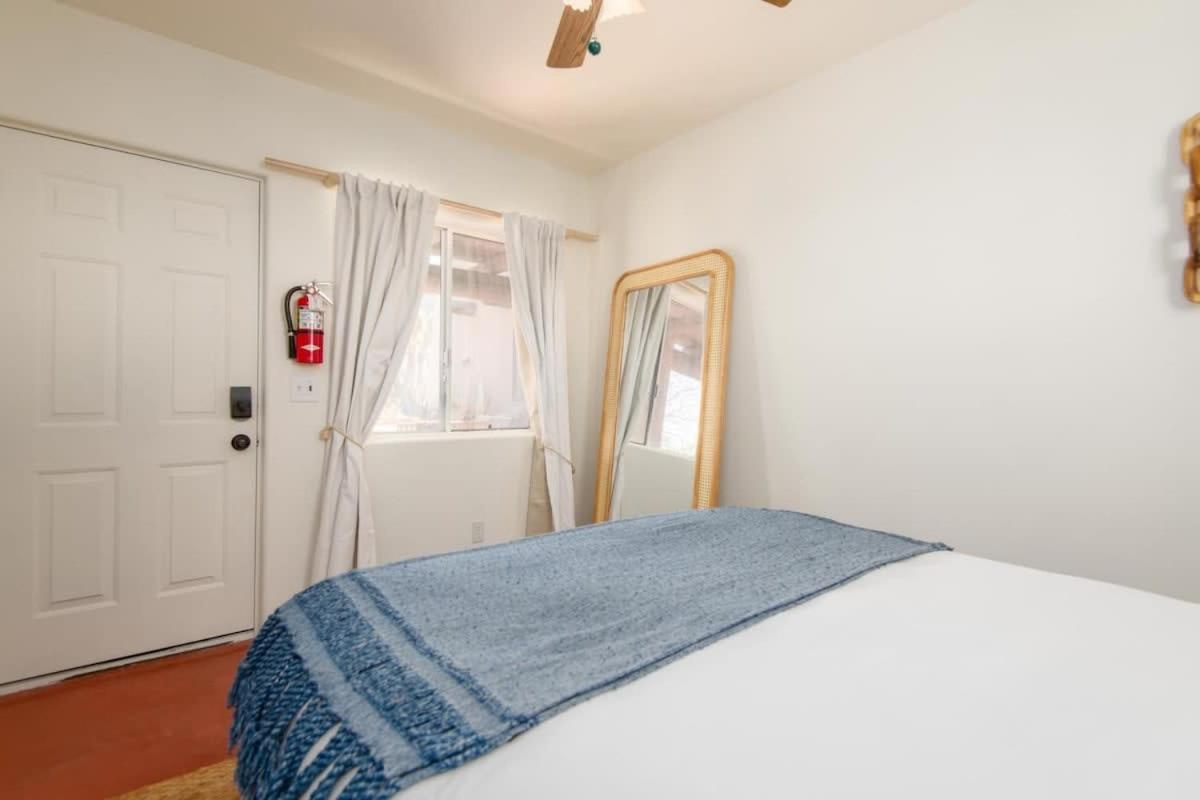 Renovated Lodge - Room 2 With Pool Access Джошуа-Три Экстерьер фото